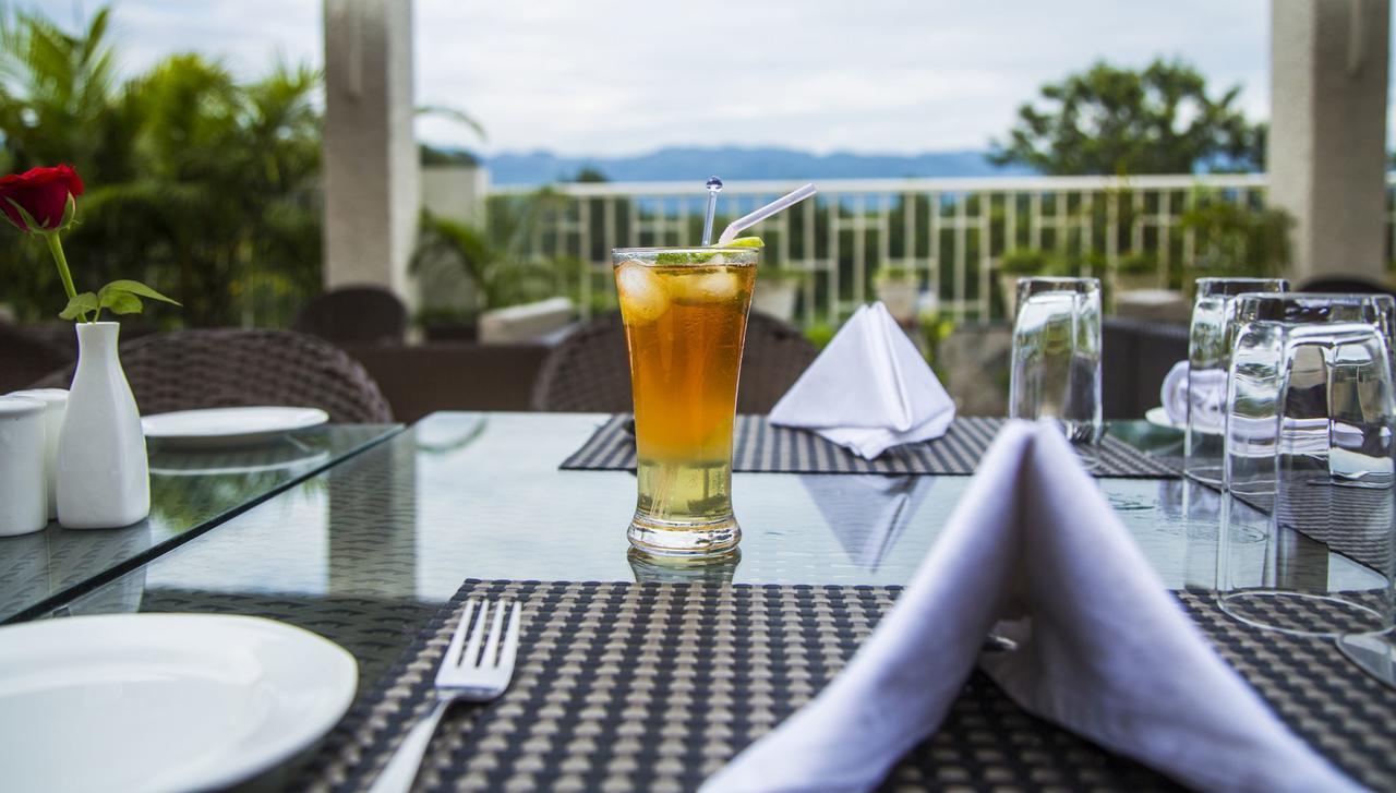 Imperial Clarks Inn Dehradun Ngoại thất bức ảnh