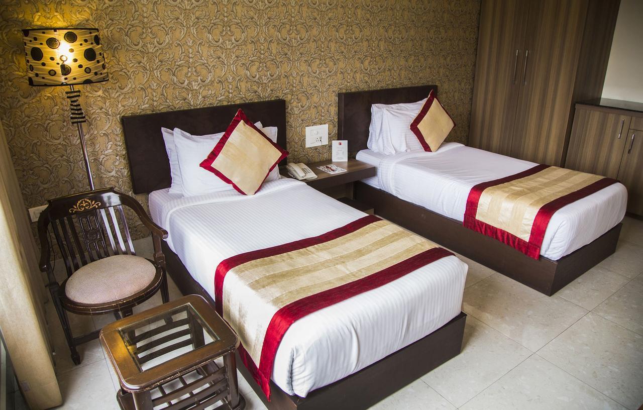 Imperial Clarks Inn Dehradun Ngoại thất bức ảnh